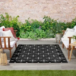 New Kirklands Home Black & Ivory Quatrefoil Indoor/Outdoor Rug, 4x6