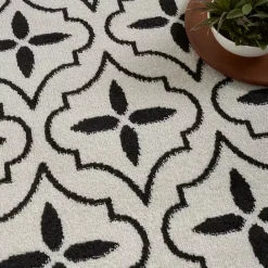 Kirklands Home Ivory & Black Quatrefoil Indoor/Outdoor Rug, 4x6