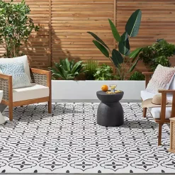 New Kirklands Home Ivory & Black Quatrefoil Indoor/Outdoor Rug, 8x10